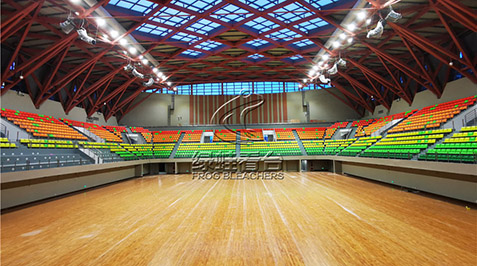 看臺座椅的飾面既是一種功能性設(shè)計(jì)，又是一種藝術(shù)表達(dá)