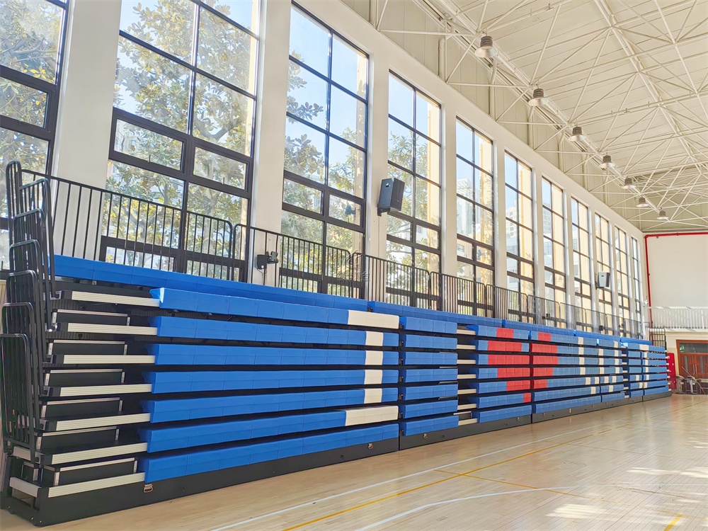 上海文建中學(xué)體育館伸縮看臺座椅項目