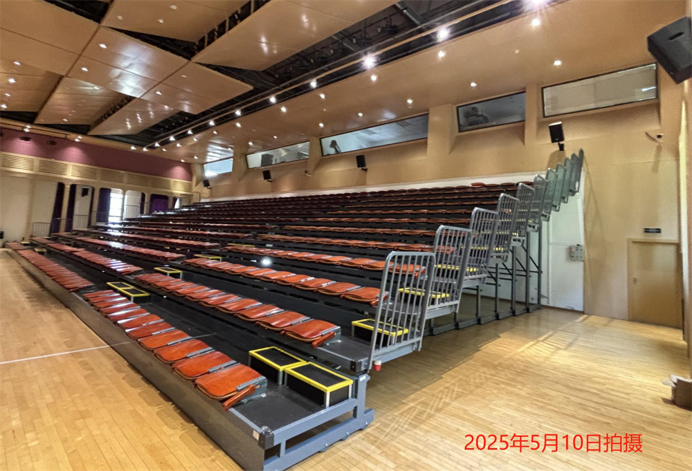 樂灣學(xué)校的看臺座椅回訪