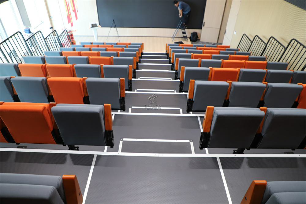 刷寶科技會議室伸縮看臺